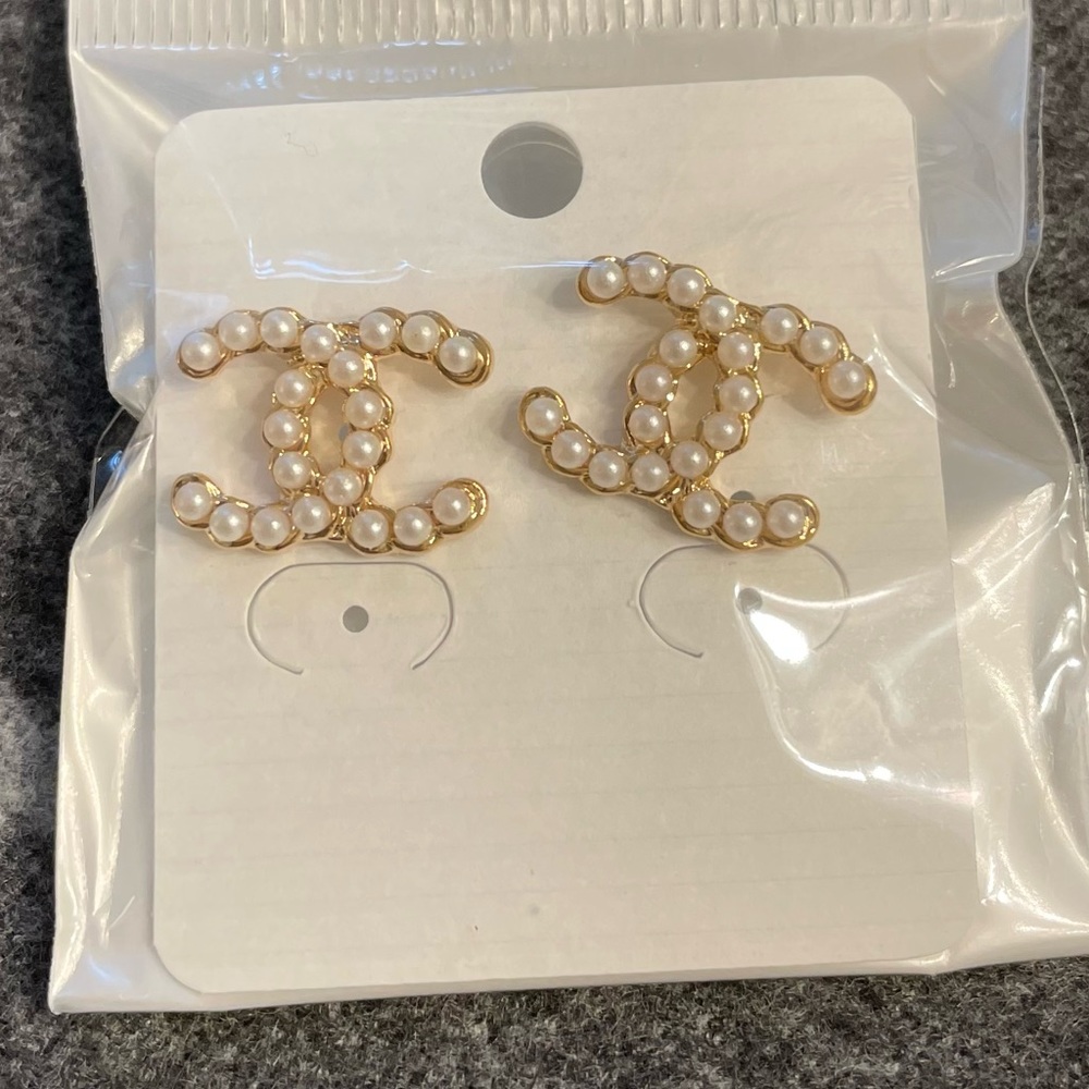 Chanel pearl-studded earrings DUPE *brand new*